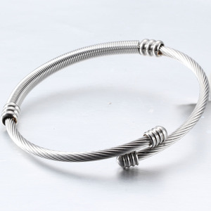 Bracelet Câble Ajustable Tendance en Acier 5mm pour Femme - Product Image 2