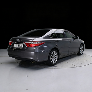 Toyota Camry Hybride Essence-Électrique 2015, Conduite à Gauche, Transmission Automatique, Excellent Régime Économique, Conduite Fluide - Product Image 1