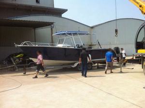 Fabricante de Barcos, Yate de Pesca de Fibra de Vidrio de 24 pies (7.20 m) con Consola Central y Toldo, Transbordador de Pesca, Envíos Rápidos - Product Image 3