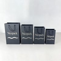 Sacs de shopping en papier laminé noir avec logo personnalisé en argent de luxe, poignées en carton recyclable, promotion en supermarché