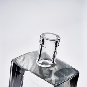 Logo personnalisé <span class=keywords><strong>Noir</strong></span> 500ml 750ml Spiritueux Tequila <span class=keywords><strong>Vodka</strong></span> Brandy Whisky Rhum Gin Liqueur Bouteille En Verre Avec Bouchon <span class=keywords><strong>Noir</strong></span> - Product Image 6