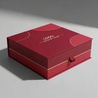 Boîtes cadeaux pliantes magnétiques rouges de luxe personnalisées avec ruban, emballage en carton rigide de qualité supérieure pour vêtements de mariage, vente en gros