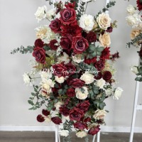 Dekorasi Bunga Gantung Buatan Tangan Klasik Realistis Mawar Putih Burgundy dan Daun Eucalyptus Hijau untuk Pernikahan