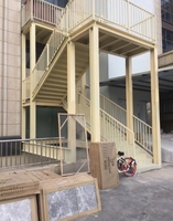 Escalier flottant cantilever moderne avec structure en acier dissimulée, haute capacité de charge, marches en bois, anti-rouille, pour intérieur et extérieur, à montantes ouvertes