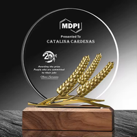 Offre Spéciale nouveaux designs de forme ronde trophée de cristal de verre personnalisé avec base en bois pour les sports et la réunion annuelle