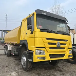 Howo 12 ruote camion capacità serbatoio carburante 8*4 22000 litri olio camion cisterna per la vendita