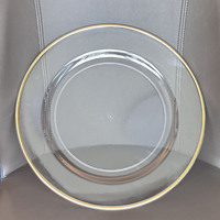 Assiettes de chargeur PS en plastique de mariage baroques rondes transparentes de 13 "avec bord doré pour décor de table décoration d'événement de restauration