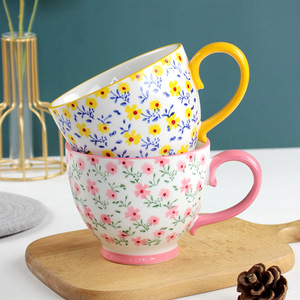 Taza de cerámica pintada con un diseño floral original, de alto valor estético, adecuada para el hogar, la oficina, el desayuno, el café, la leche o el agua. - Product Image 2