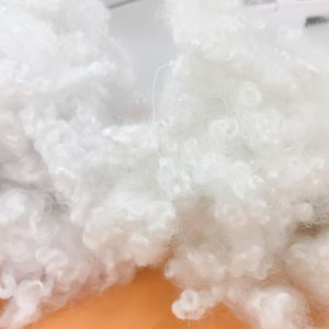 Fibre discontinue de polyester recyclée 100% de haute qualité du style conjugué creux du Viet Nam pour les oreillers remplissant la filature de béton - Product Image 1