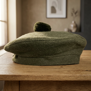 Gorro de Lana Glengarry Color Verde Oliva Liso con Pompón - Product Image 3