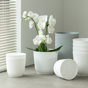 Vase de sol Fleid contemporain en polyéthylène - Léger, durable, à large ouverture, incassable, écologique, résistant à la décoloration, réutilisable - Product Image 1