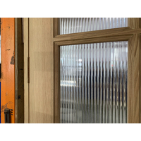 Puertas Interiores Arqueadas de Madera para Cocina y Pasillo con Acabado de Superficie y Ventana de Vidrio Acanalado para Casas
