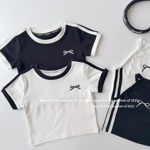 T-shirt Estiva da Bambina 2026 Nera <span class=keywords><strong>Bianca</strong></span> con Stampa Fiocchi e Strisce Laterali a Maniche Corte 2-8 Anni - Product Image 1
