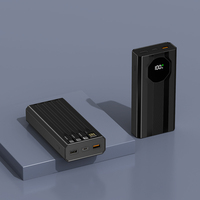 Banque de puissance menée portative populaire d'affichage numérique de la capacité élevée 30000mAh 50000mAh avec des câbles et la lumière de camping