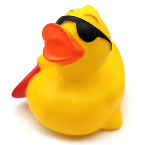 新的定制塑料太阳镜鸭玩具PVC鸭婴儿沐浴玩具橡皮鸭的孩子