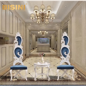 Fauteuil en bois massif européen de luxe avec détails sculptés et revêtement en velours bleu, parfait pour le salon et le hall d'hôtel - Product Image 1