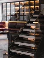 Escalier en marbre luxueux à double poutre, structure métallique durable