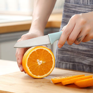 Juego de 3 tablas de cortar de plástico con cuchillo y pelador para uso en la cocina - Product Image 3