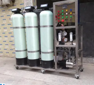 Peralatan Desalinasi Sistem Osmosis Terbalik RO Pabrik Penghalus Air Keras Pengolahan Air Otomatis 500LPH Komersial