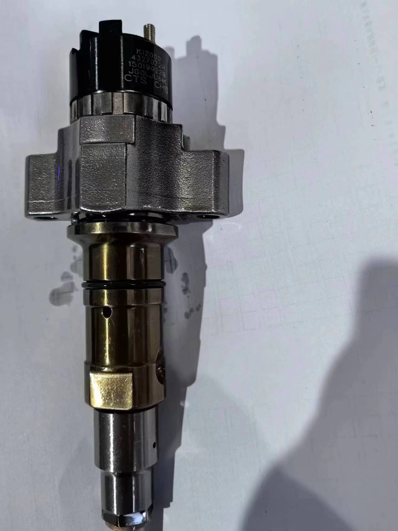 common rail injector 4327072 4384165 for Cummins ISC8.3 ISL9.5 engine diesel injector nozzle 4327072 4384165 2897414
