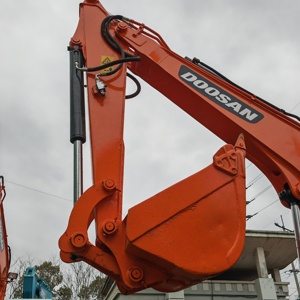 Mini-excavatrice hydraulique sur chenilles Doosan DX55-9C de 5,5 tonnes, petite pelle pour la construction, la ferme et le jardin - Product Image 5