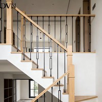 Design de balustres intérieurs DVN, garde-corps d'escalier moderne, balustrade et poteaux d'escalier modernes pour villa aux États-Unis