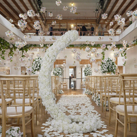 Arche de mariage suspendue incurvée avec fleurs artificielles, suspension florale pour toile de fond de mariage