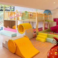 Aire de jeux intérieure personnalisée pour enfants, structure de 70 m² en bois arc-en-ciel, piscine à balles, toboggan en spirale, tunnel d'escalade, thème ludique