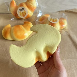 Vente directe usine – Jouet anti-stress en mousse PU en forme de croissant, parfumé et à remontée lente, pour enfants - Product Image 5