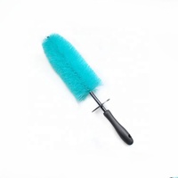Produits de nettoyage automatique d'usine Poignée en PP Brosse à poussière de voiture Assure un dépoussiérage sûr Brosse propre Ensemble de brosses pour pneus de roues de voiture
