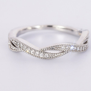 Anello Mobius Twist per Donne, Elegante Gioiello Minimalista da Matrimonio - Product Image 2