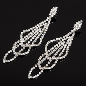 Boucles d'oreilles tendance style punk européen et américain, avec chaîne griffe, strass en cristal et pampilles, dorées brillantes, pour un look affirmé - Product Image 6