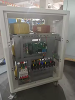 Stabilisateur de tension servo AC triphasé Avr 2Kva-600Kva haute efficacité 99% matériel de cuivre certifié CE Machine SVC