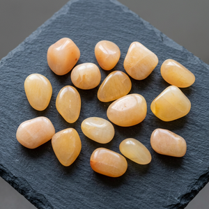 Piedras de cristal de citrino pulido de forma libre para decoración del hogar con temática de Feng Shui - Product Image 3