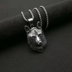 Collier avec pendentif tête de loup en acier inoxydable, design du zodiaque animal unisexe, bijoux à la mode en tons or et argent - Product Image 2