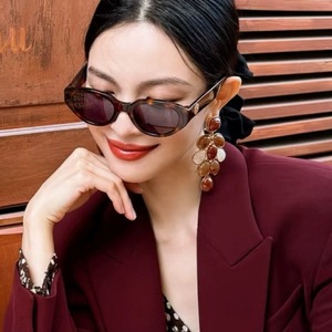 Pendientes colgantes vintage chapados en oro antiguo con engaste de bisel para mujer, joyería de fiesta, hechos en China - Product Image 2