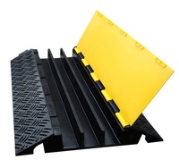Protector de Cables de PVC y Goma STRAIGHTWAY SW-CP2 de 5 Canales, 900x330x30mm, Amarillo+Negro, Reductor de Velocidad, Seguridad Vial, Superficie de Asfalto