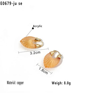 Pendientes Geométricos Elegantes y Clásicos en Forma de U, de Acrílico y Aleación de Zinc, Chapados en Oro de 14K, para Mujer - Product Image 3