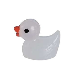 Buena calidad chenjun Moss Micro-paisaje que brilla en la oscuridad pato amarillo pato muñeca colgante accesorios decorativos artesanías de resina pequeño O - Product Image 5