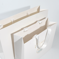 Sacs en papier de luxe élégants pour le shopping, sacs cadeaux en papier avec votre propre logo