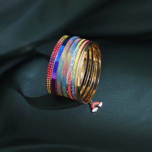 Ensemble de bracelets en fil de fer coloré pour femmes, pendentif arc-en-ciel de style européen et américain, bracelet tendance coloré 8 pièces/ensemble - Product Image 3