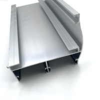 Cadres de fenêtres en aluminium, profilés de portes et de fenêtres en provenance de Guinée pour les ateliers