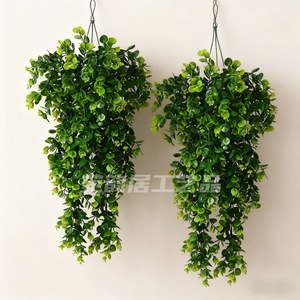 พวงมาลัยยูคาลิปตัสประดิษฐ์แบบแขวนติดผนัง สำหรับตกแต่งภายนอกและภายในอาคาร ทนทานต่อรังสียูวี - Product Image 1