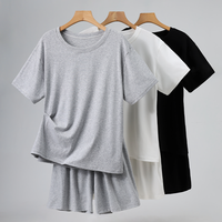 Ensemble décontracté deux pièces en coton pour femme, coupe ample, t-shirt et short, idéal pour l'été et le quotidien, personnalisable avec logo, vente en gros