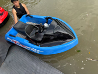 Karting aquatique électrique Mini Jet Ski Bateau de course aquatique Karting avec matériau en fibre de verre durable Disponible à la vente