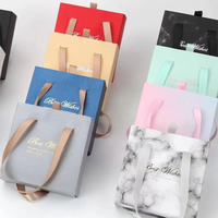 Sac à main en papier pour bijoux avec logo personnalisé Petit sac à provisions de luxe Emballage de cadeau pour collier bague bijoux Sac en papier portable