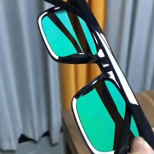 แว่นกันแดดแบบยูนิเซ็กซ์กรอบพีซีสีดำแบบเต็มกรอบป้องกันรังสียูวี 400 ประเภท 3 สำหรับการขับขี่และการใช้งานกลางแจ้ง - Product Image 1