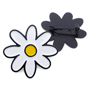 Personalizzabile in metallo artigianato morbido/smalto duro spilla emblemi magnetici spilla per abbigliamento Logo spille per cappelli distintivi Anime - Product Image 6