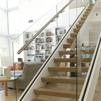 Bois rampes d'escalier en bois d'escalier étroite nez garde-corps en verre