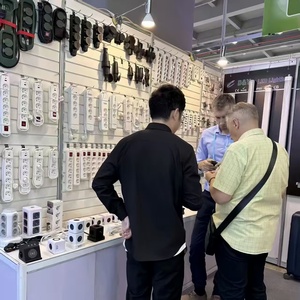 G9 ที่วาง<span class=keywords><strong>โคม</strong></span><span class=keywords><strong>ไฟ</strong></span>เซรามิก ซ็อกเก็ตทนอุณหภูมิสูง พร้อมสาย<span class=keywords><strong>ไฟ</strong></span> 15 ซม. สำหรับหลอด<span class=keywords><strong>ไฟ</strong></span>ฮาโลเจน LED ซ่อมแซมโคม<span class=keywords><strong>ไฟ</strong></span>ระย้าได้อย่างปลอดภัย - Product Image 5